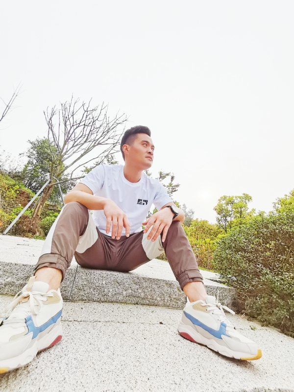 一个人，干净利落的第一张照片--龙海相亲网