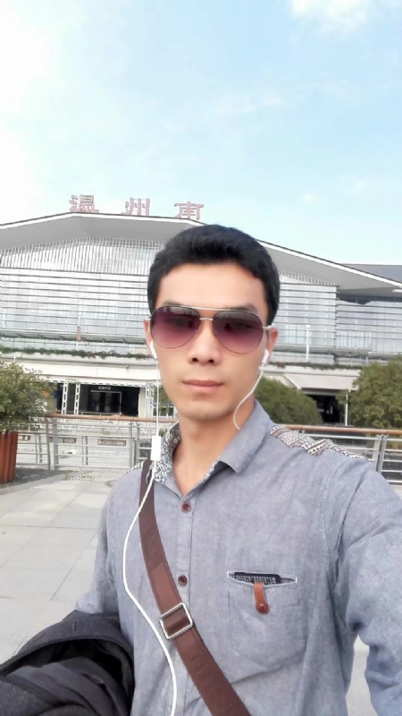 错把真心喂了狗的第三张照片--龙海相亲网