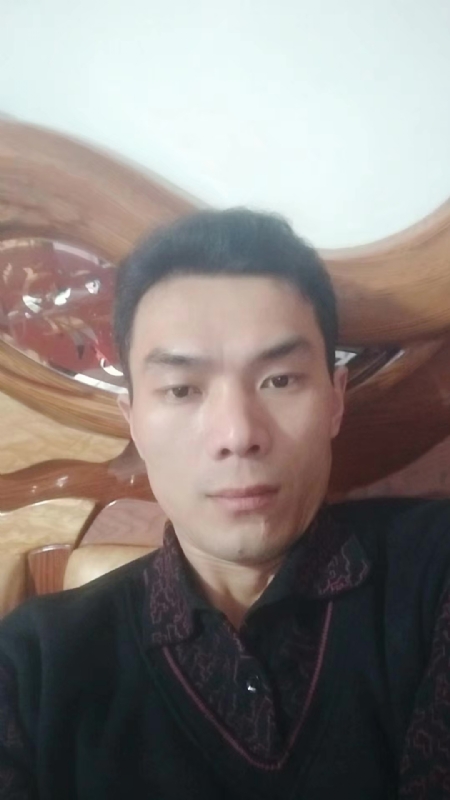 错把真心喂了狗的第四张照片--龙海相亲网