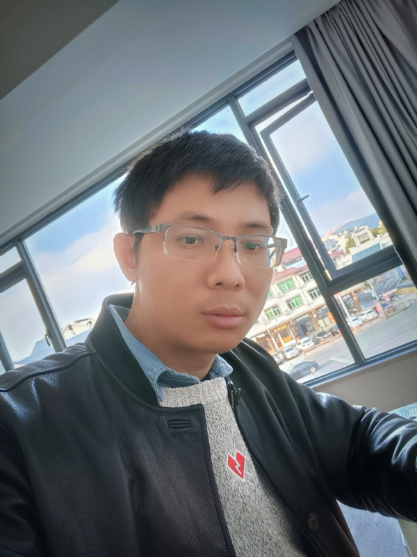 也许只是缺少一个拥抱的第二张照片--龙海相亲网